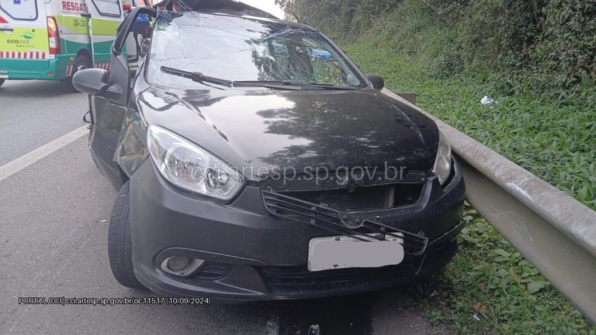 carro na Rodovia Imigrantes 