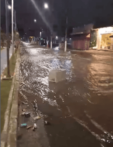 vazamento de água na João Firmino