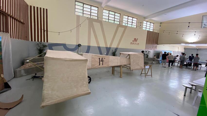 Alunos de Diadema criam réplica em tamanho real do avião 14-Bis