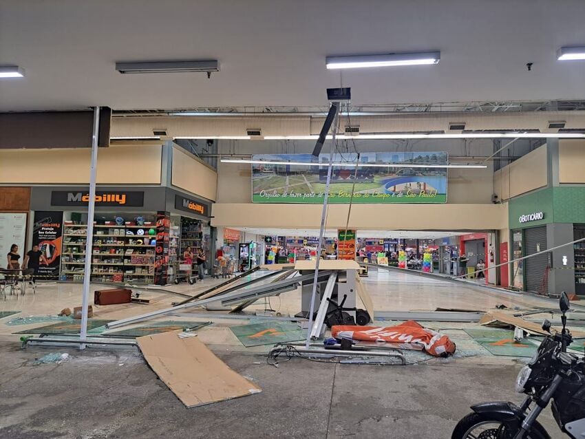 chuva causa estrago no Atacadão