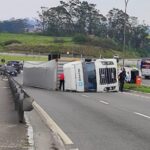 caminhão tombado