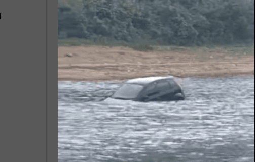 carro boiando