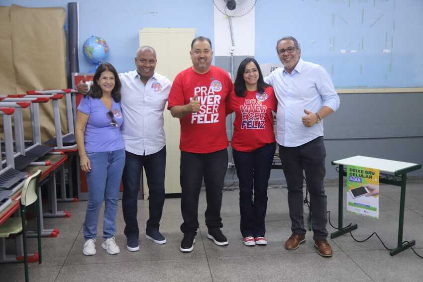 Marcelo Oliveira vota no Jardim Zaíra, bairro mais populoso da cidade de Mauá
