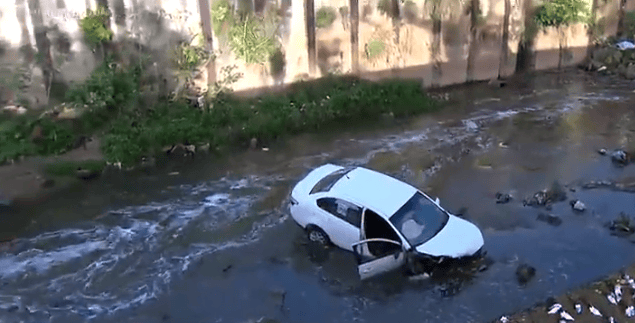 carro caiu no rio