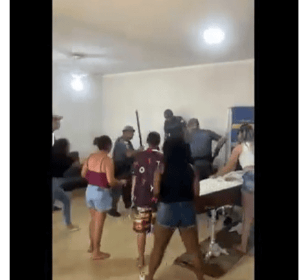 confusão no velório