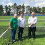 Prefeito Orlando Morando vistoria etapa final de obras do campo de futebol do Nova Petrópolis
