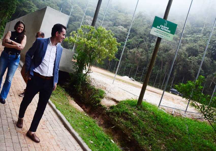 Campo de futebol do Parque do Pedroso recebe obras de revitalização