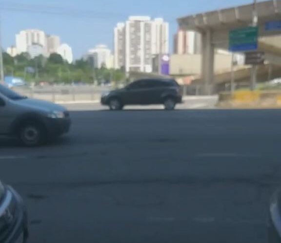 Carro na contramão