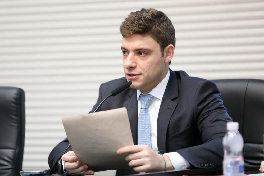 Alesp aprova projeto de Thiago Auricchio que permite entrada de bebidas e alimentos em eventos