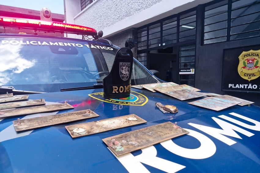 placas de bronze furtadas