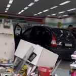 carro na farmácia