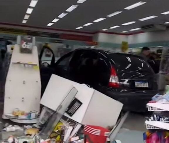 carro na farmácia