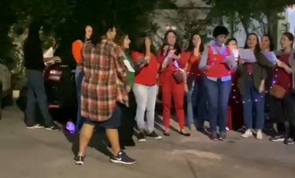 Coral leva canções natalinas aos bairros de São Bernardo