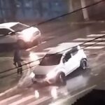 carro no buraco