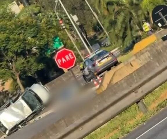 carro capotado na Anchieta