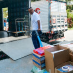 São Bernardo inicia distribuição de kits de materiais às unidades escolares da rede
