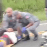 Acidente entre motocicletas interdita acostamento na Índio Tibiriçá em Ribeirão Pires