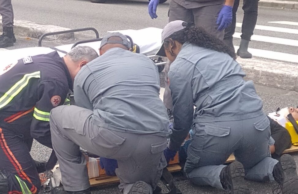 Vítima foi atropelada por um carro na Rua José Fornari, em frente à antiga empresa de ônibus Trans Bus