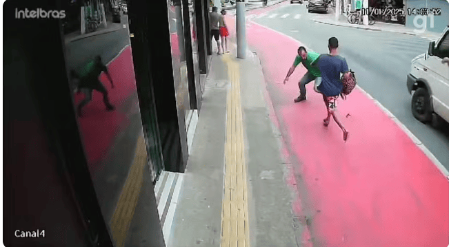 Vídeo mostra lutador de jiu-jitsu imobilizando indivíduo em fuga em rua de Caraguatatuba, joias foram recuperadas