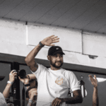 Atacante Neymar anuncia retorno ao Santos