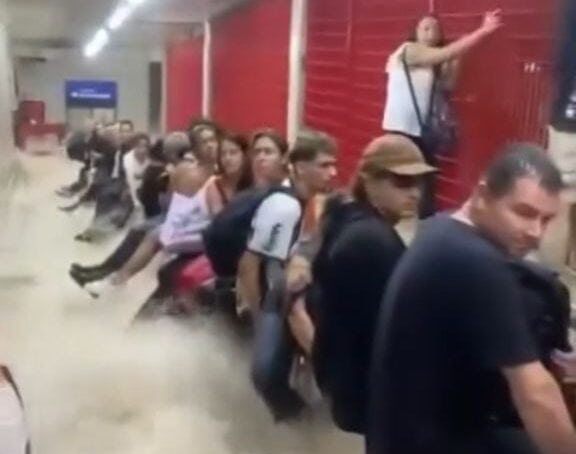 estação alagada