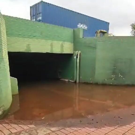 Túnel da Volks alagado e passarela abandonada no sistema Anchieta/Imigrantes