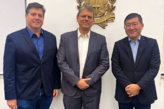 Prefeito Taka Yamauchi discute demandas com governador de São Paulo