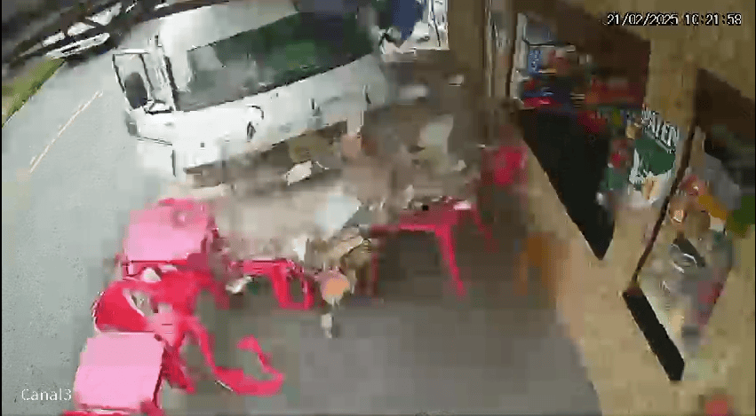 Vídeo impressionante: caminhão desgovernado atinge bar e residência no Jardim Tupã