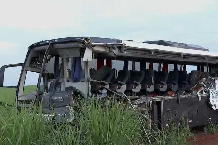 ônibus onde estavam estudantes 