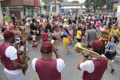 Carnaval da Família atrai público de diversas idades ao Paço de Ribeirão Pires