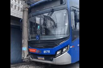 Cinco pessoas ficam feridas após acidente de ônibus em Santo André
