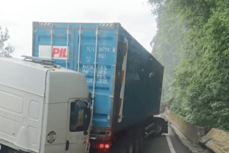 Engavetamento envolvendo 5 carretas gera congestionamento na Anchieta