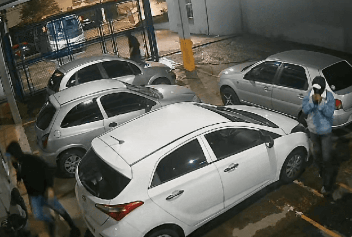 Após bando roubar 4 veículos em estacionamento de S.Bernardo, um é preso e um morre
