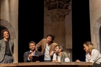 Teatro Municipal de Santo André recebe peça “O homem mais inteligente da história"