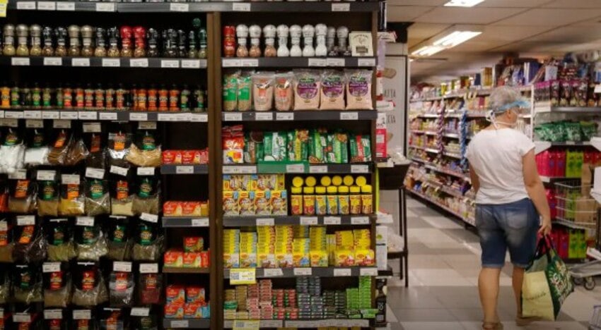 Cesta básica sobe nas capitais e custa ao menos 40% do salário mínimo