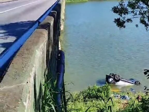 carro caído na represa billings