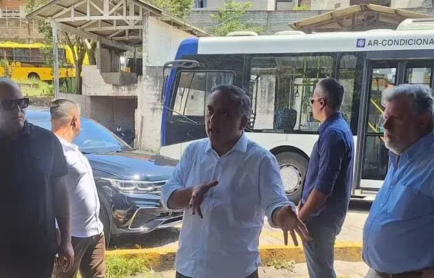 prefeito de São Bernardo, Marcelo Lima, esteve nesta sexta-feira (07/03) na Garagem Tiradentes para dialogar com transportadores escolares