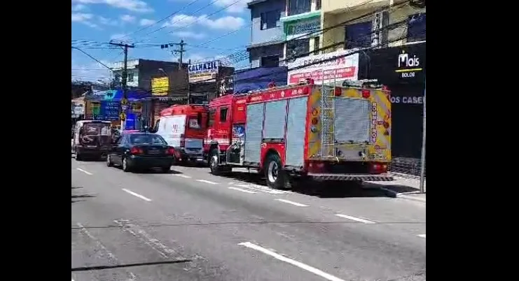 samu e corpo de bombeiros em ocorrência na rua dos Vianas