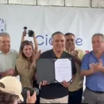Marcelo Lima assina ordem de serviço