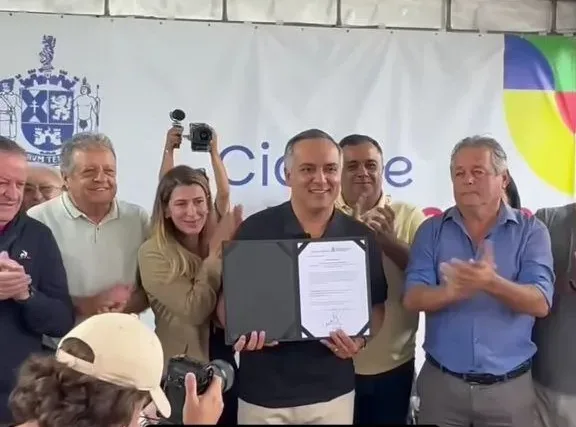 Marcelo Lima assina ordem de serviço