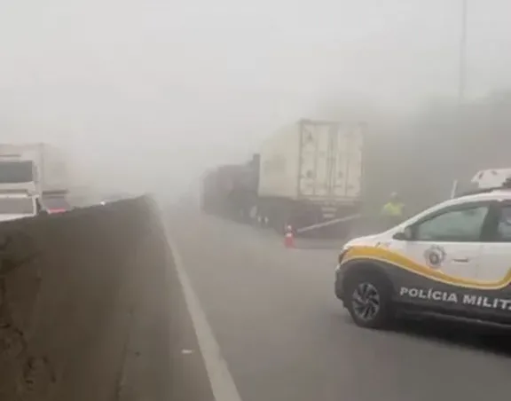 Engavetamento no km 39 da Anchieta deixa trânsito lento