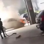 Carro pega fogo em estacionamento do atacadão no bairro Serraria, em Diadema