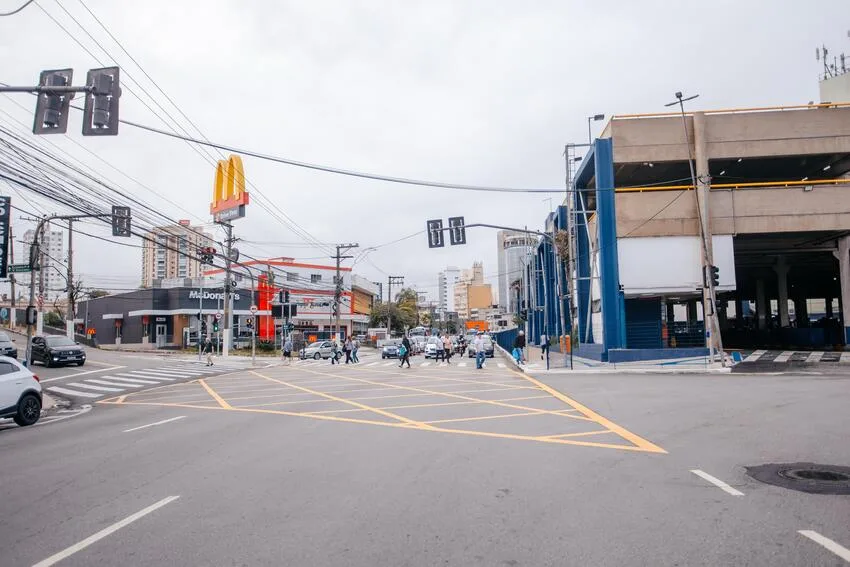Iniciado na tradicional Rua Jurubatuba, projeto irá garantir a modernização e valorização de centros de comércio com ações personalizadas para cada região da cidade