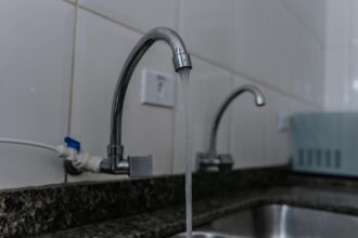 Fiscalização sobre água turva distribuída em SBC mira normalizar fornecimento da Sabesp