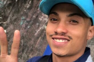Jovem de 22 anos é  executado dento de carro em Rio Grande da Serra. Foto: Reprodução
