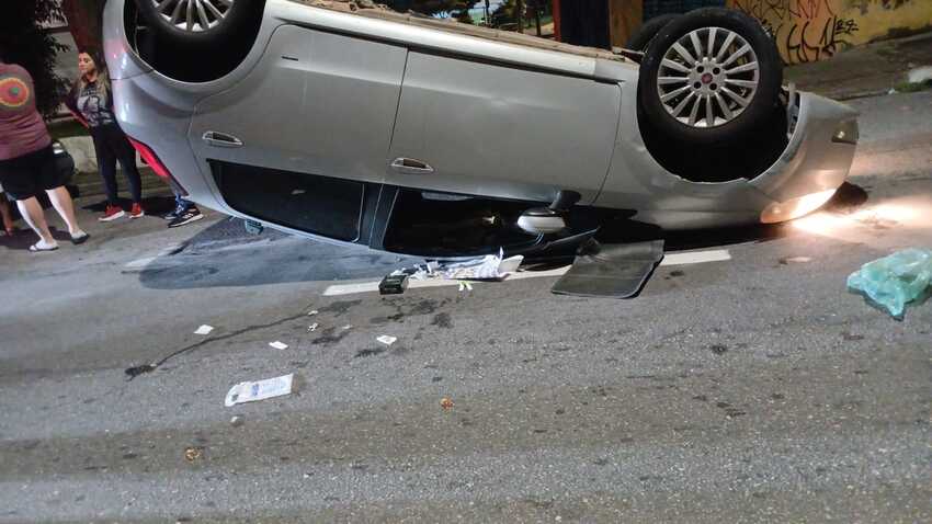 Motorista embriagado conduzia carro que capotou no Jardim Silvina e é detido