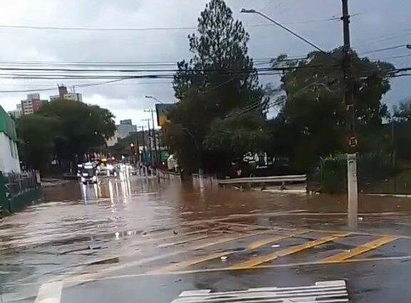 Mauá registrou pontos de alagamento.