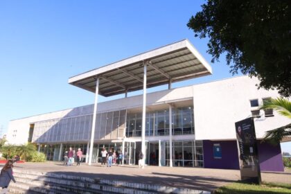 Crianças de Mauá descobrem as próprias expressões artísticas no projeto Pincel Mágico
