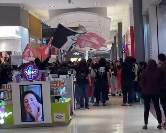 Manifestantes ocupam shopping em São Bernardo contra escala de trabalho 6x1