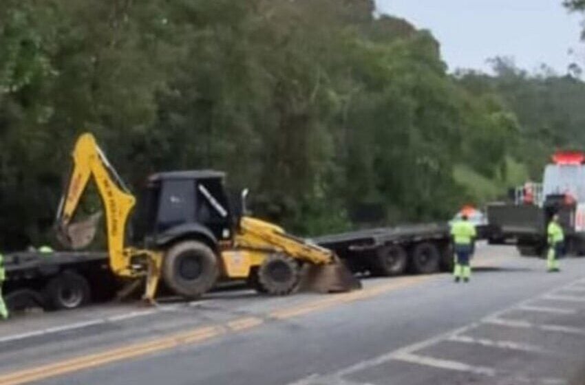 Acidente na rodovia Índio Tibiriçá provoca interdição total das pistas